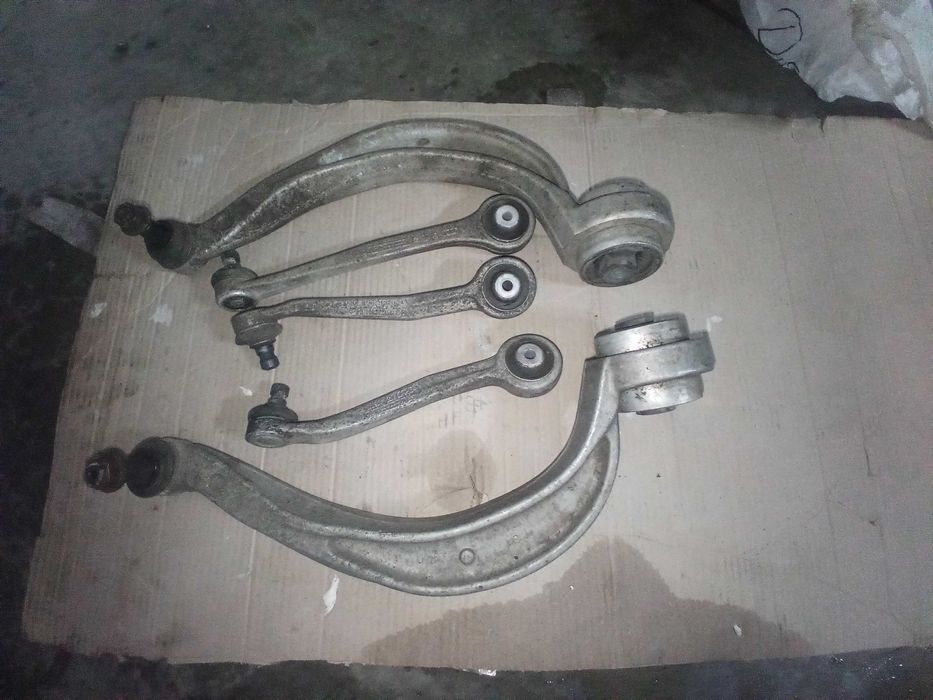 Ричаги ауді Q 5 в гарному стані, запчастини бу