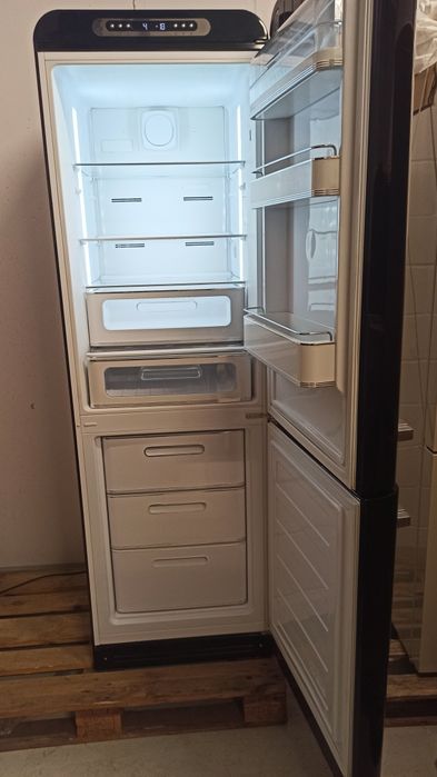 Lodówka SMEG FAB32RBL3 czarna, używana, sprawna