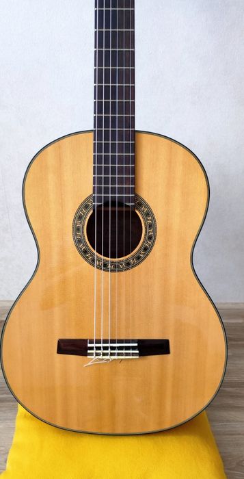 Знижка!Класична гітара Valencia Масив червоний кедр. Рідка модель