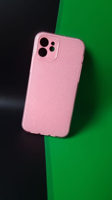 Etui na iPhone 12 (6,1 cala) w kolorze różowym z delikatnym brokatem.