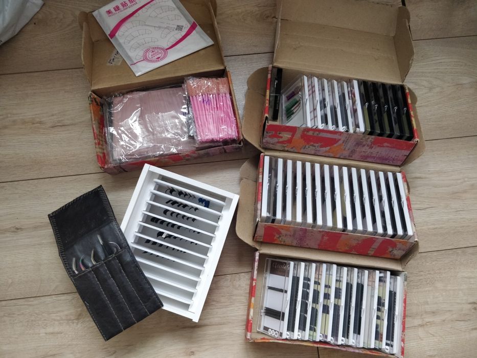 Матеріали для нарощування вій. Вії, пінцети, патчі, щіточки, лешбокс