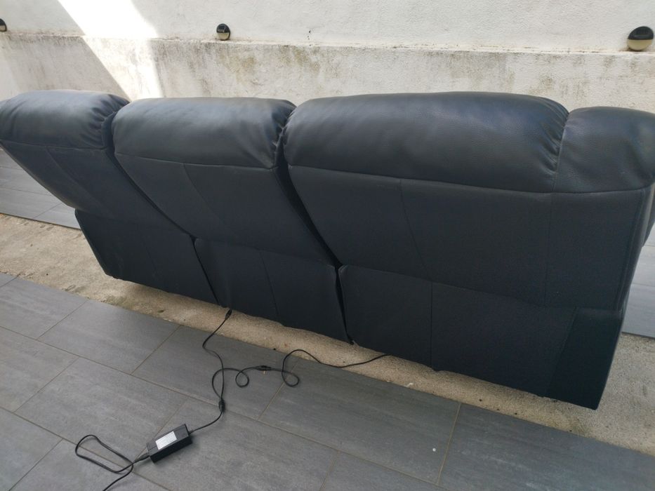 Vendo sofá de três lugares