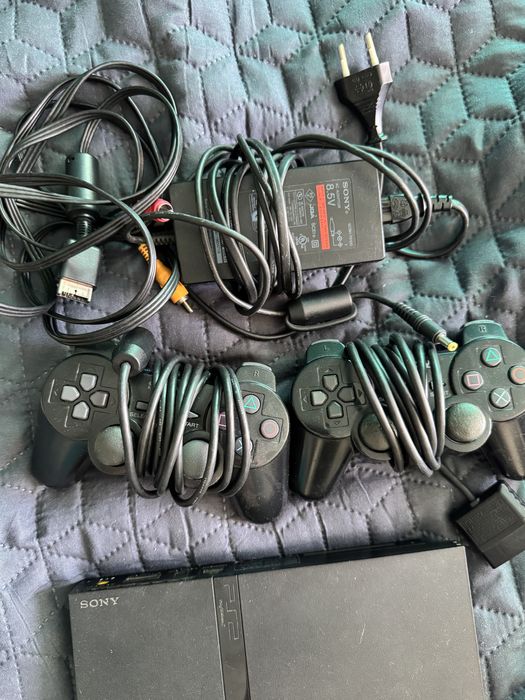 PlayStation 2 + 2 pady + gry – zestaw retro PS2