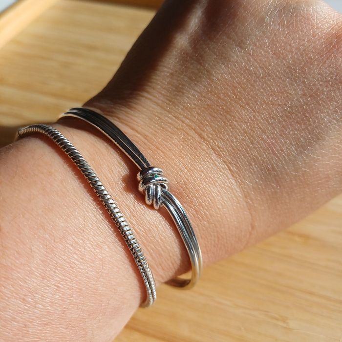 Pulseira rígida com nó duplo banhado a ouro branco 18K unisex