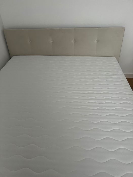 Nowe łóżko z materacem