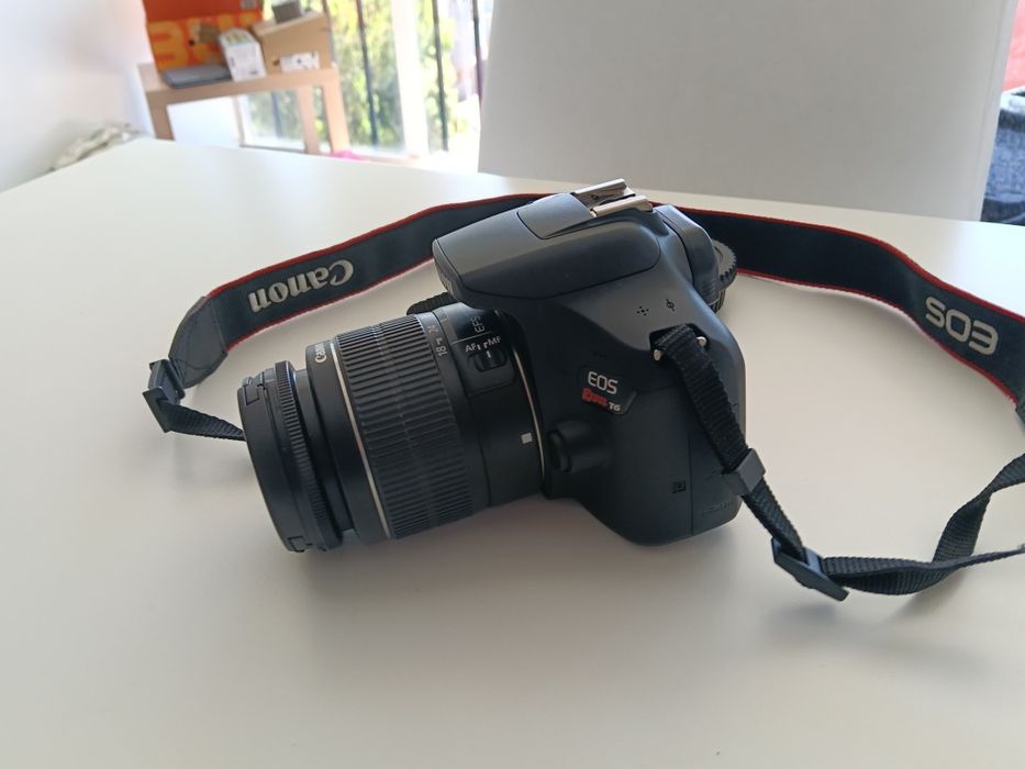 Kit Máquina Fotográfica Canon EOS Rebel T6 (1300D) + Lente 18-55mm + B