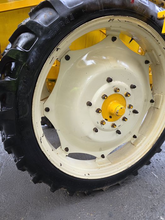 Opryskiwacz ciągany Dubex 2500 l 21m
Szerokość 21-24m 
Rok produkcji: