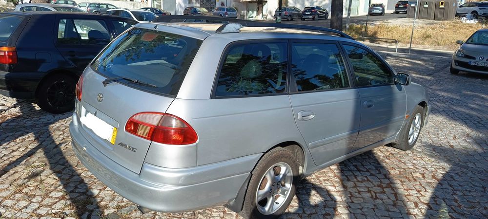 Toyota Avensis SW 2.0 D-4D (2001)