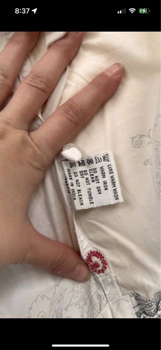 Koszula guess L oversize z printem  materiał bawełna  ma małe plamki w