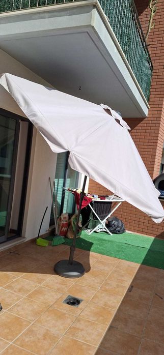 Vende-se um  Guada-sol de Jardim/Terraço com base de apoio
