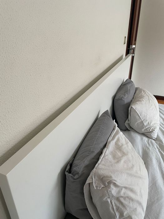 Cama malm 180*200 + estrado + 4 gavetas