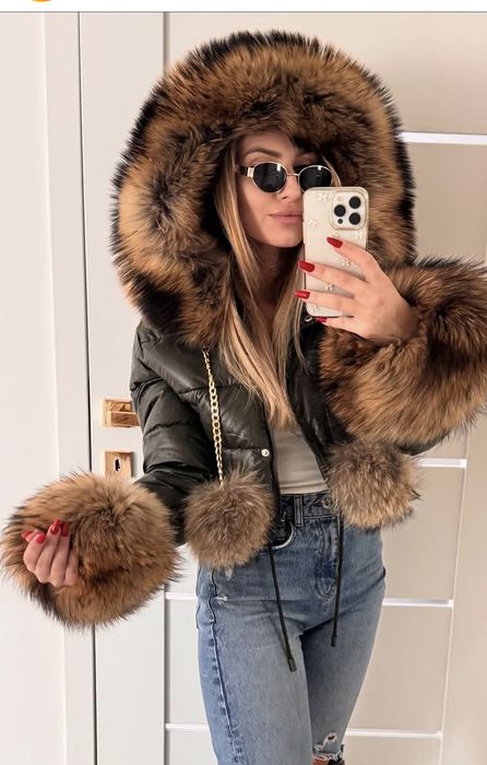 Kurtka futerko mankiety pompony