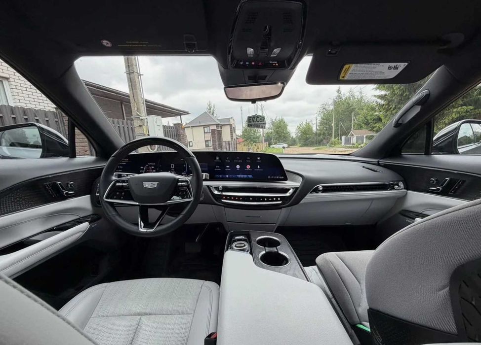 Cadillac Lyriq Luxury • 2023 • 102 кВт·год