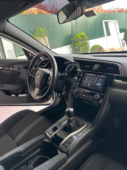 Honda Civic 1.0 i-VTEC Elegance Navi