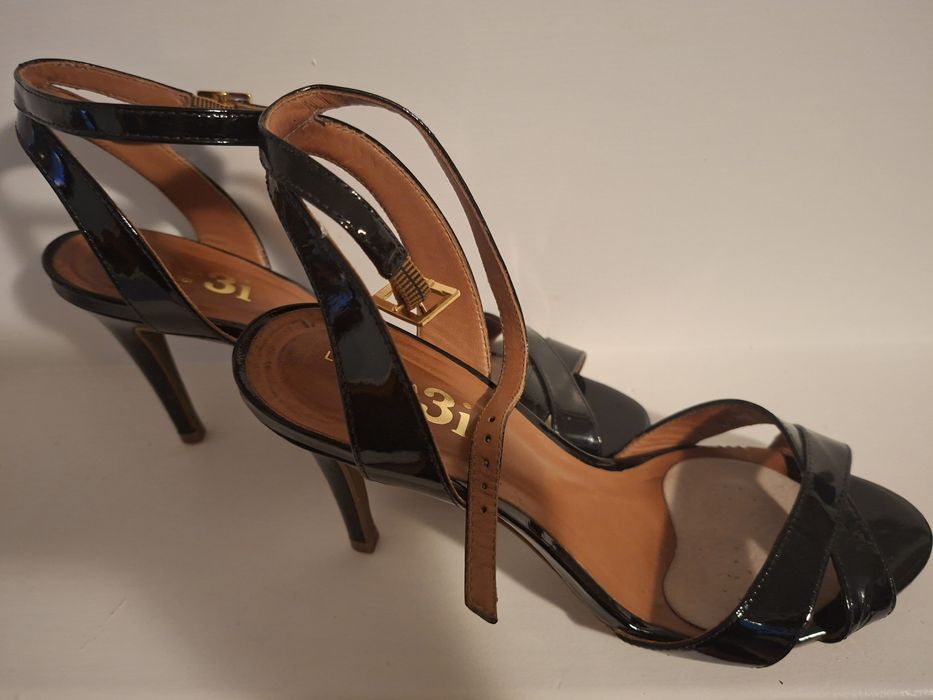 Sandałki damskie szpilki skora lakierowana rozm. 40