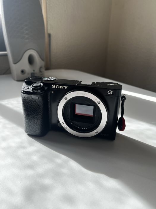 Kit Sony a6000 + Viltrox 25mm f/1.7 + Viltrox 56mm f/1.7 + acessórios (com caixas)