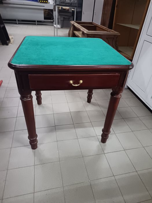 Mesa de jogos antigo