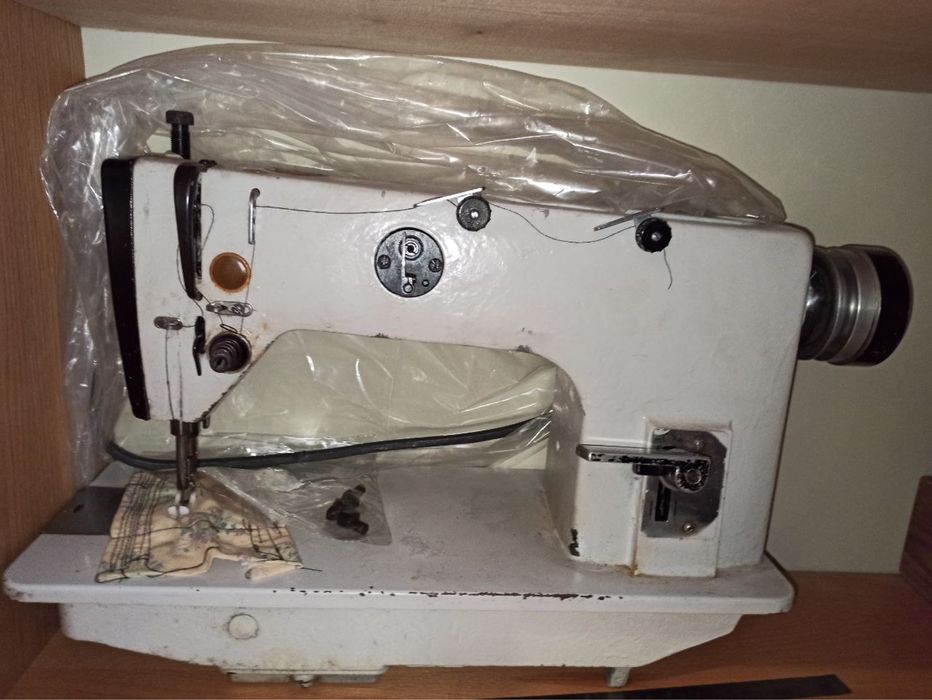 Продам швейную машину 1022 М