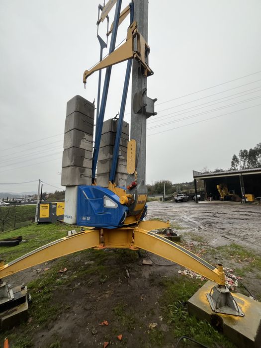 Grua automontante potain igo 18 monotrifásica