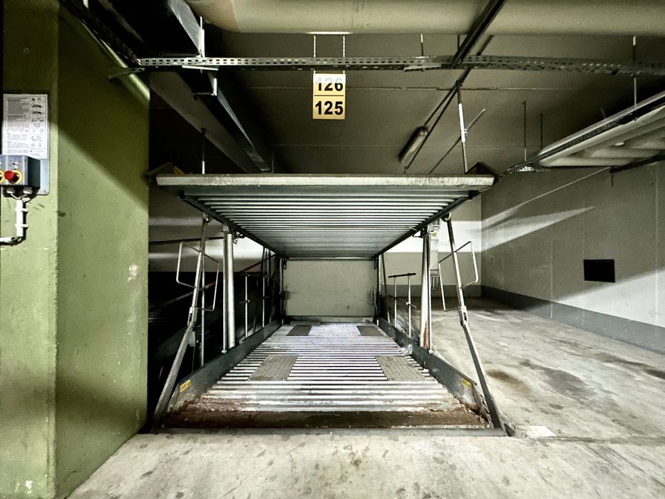 ul. Strońska _ miejsce postojowe _ platforma _ na sprzedaż