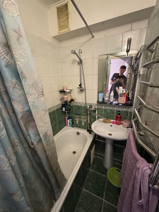 Продаю 4 кім в центрі