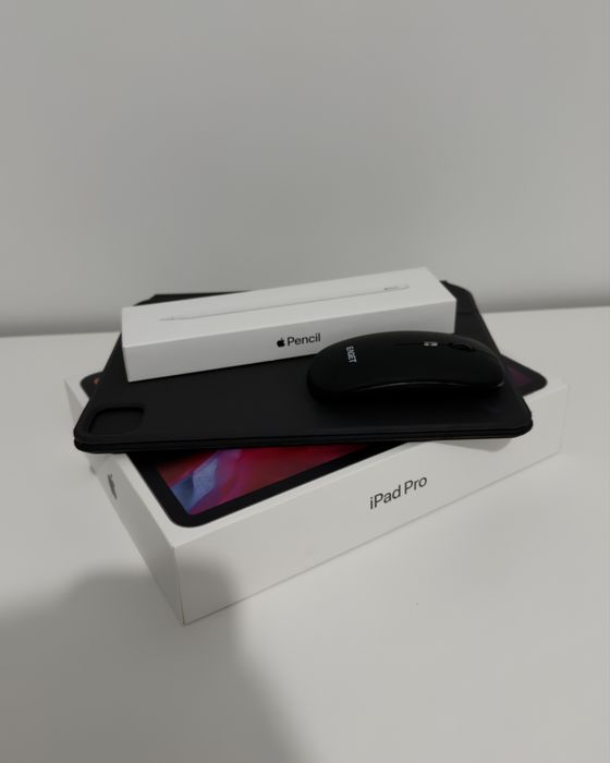 iPad Pro 11 polegadas (2.ª geração) + Apple Pencil 2.ª geração + Capa Magnética com Teclado + Rato