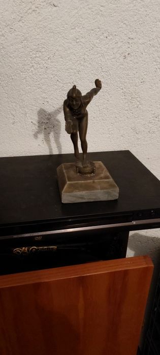 Vendo estatueta muito antiga