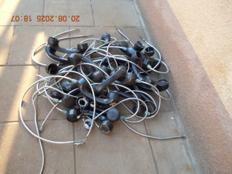 Słuchawki ze starych telefonów ulicznych 23 sztuki