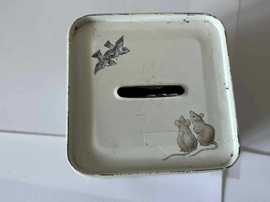 Stara puszka skarbonka metalowa Peter Rabbit Beatrix Potter 2006