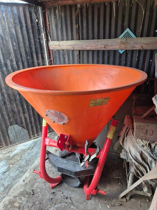 Rozsiewacz do nawozów lejek