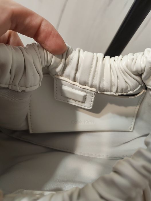 CALVIN KLEIN Жіноча біла сумка PLISSE