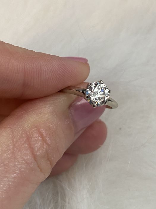 Pierscionek zareczynowy naturalny brylant 1.06CT w stylu Tiffany One