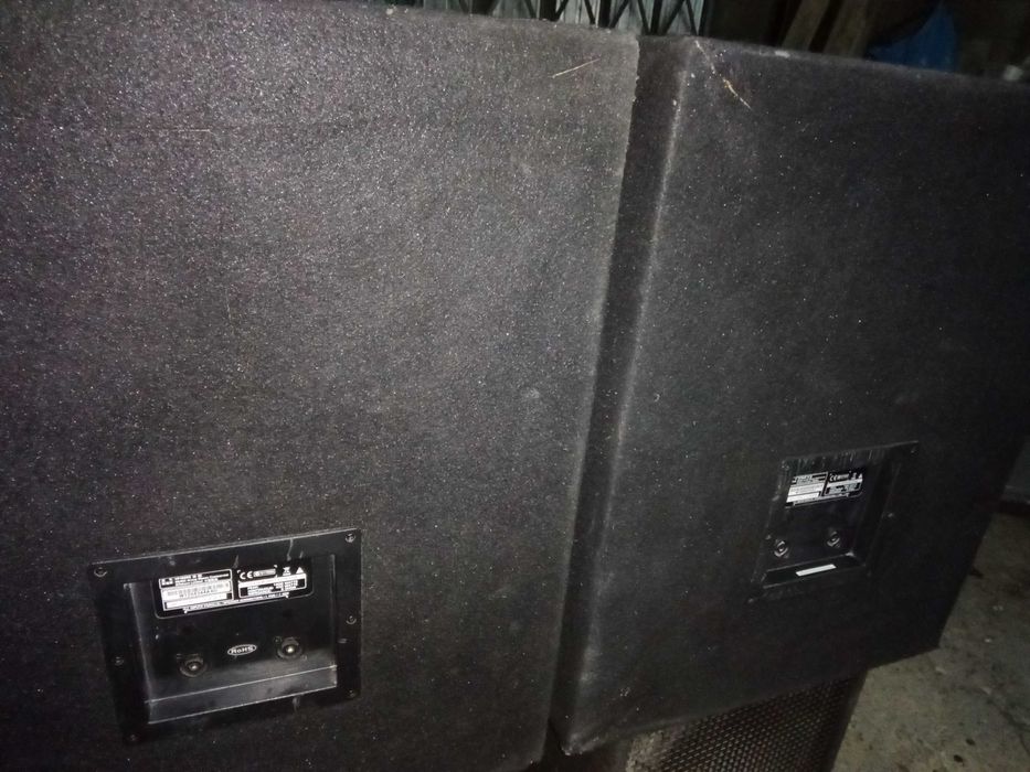 colunas graves Behringer VP1800S