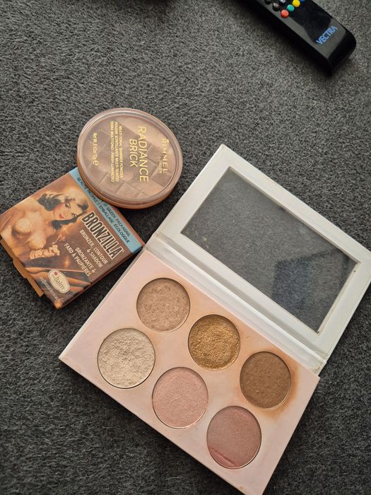 Zestaw bronzer i rozświetlacze douglas,The balm i rimmel