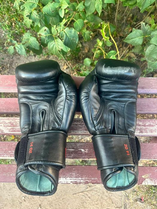 Боксерські рукавички Battler Sport Universal Black/Red 14 Oz