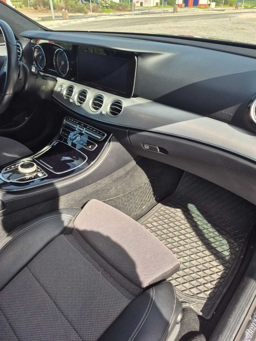 Excelente oportunidade - Mercedes-Benz E220