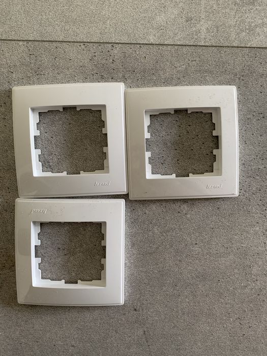 Розетки Lezard також є окремо рамки даних розкток