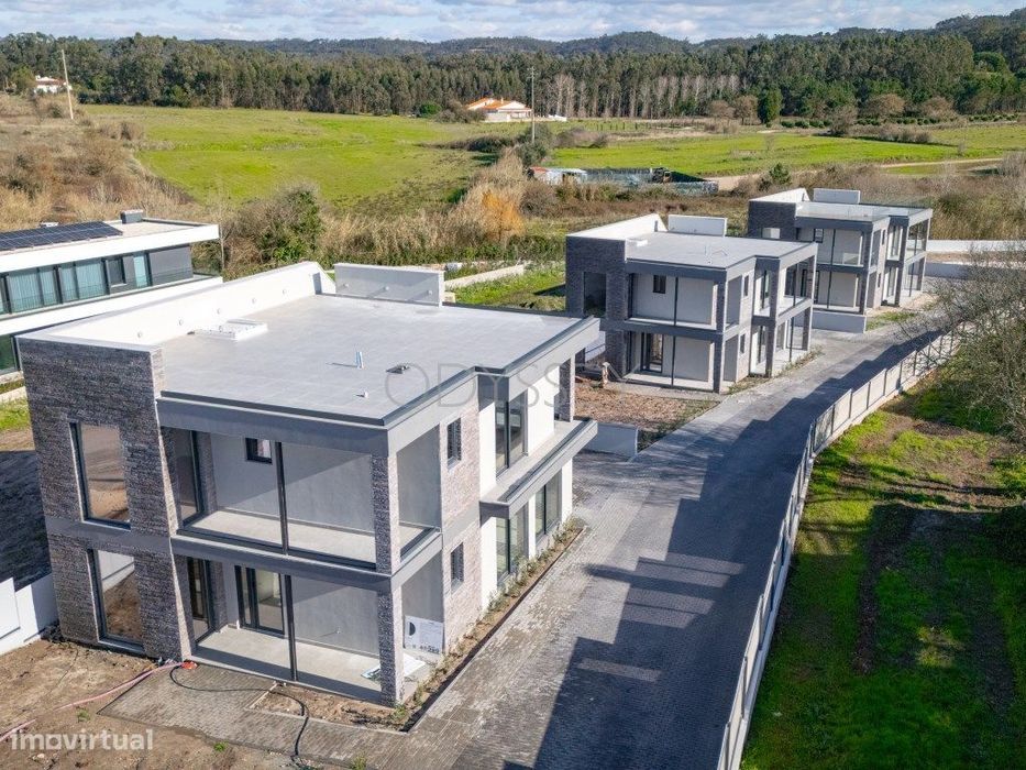 OPORTUNIDADE RARA | Condomínio Privado Integral: Três Moradias Eco ...