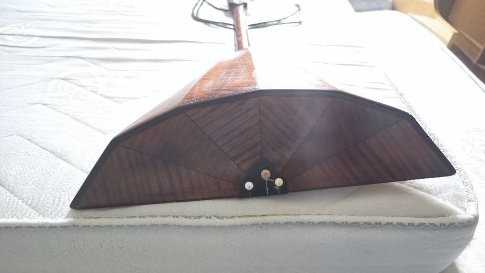 Продам майстрову балалайку