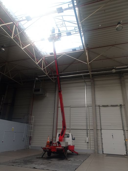 Usługi podnośnikiem koszowym