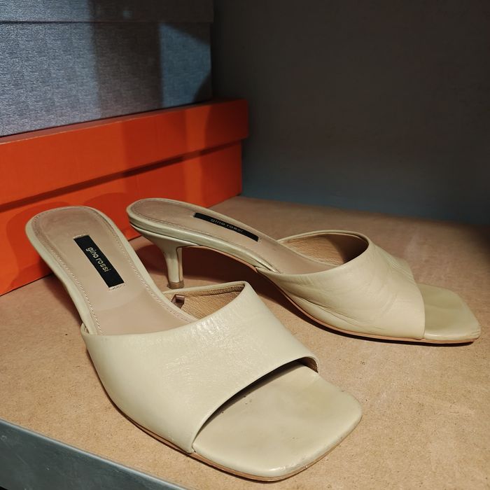 Klapki na obcasie Gino Rossi rozm.38 beżowe