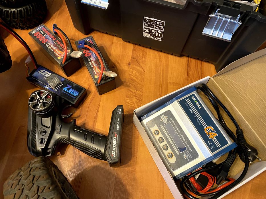 Model RC, Arrma Big Rock 3s, akumulatory, narzędzia, ładowarka