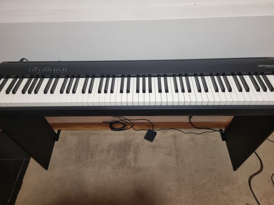 Piano Roland FP-30X com suporte