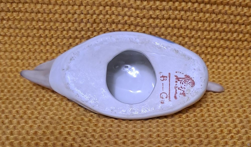 Фарфоровая статуэтка "Чайка"