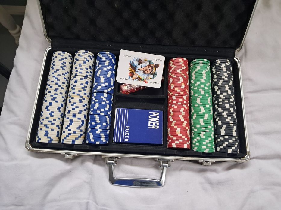 Mala de poker como novo