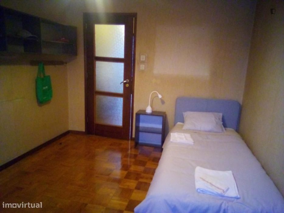 Quarto - localizado em Vila nova de gaia