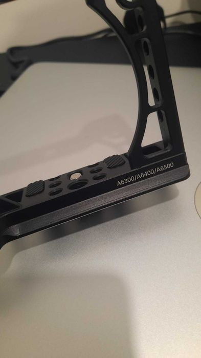 Case/Cage para Sony ZVE10  ATÉ A A6600  – Nova, sem uso