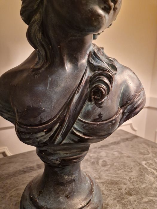 Busto em gesso antigo