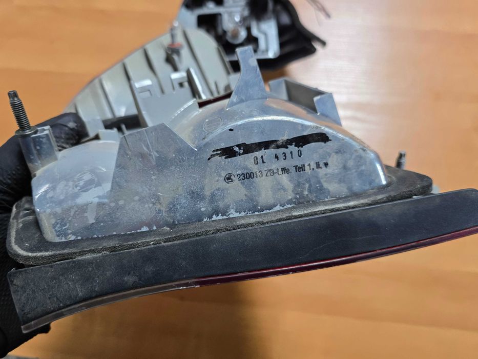 BMW 3 E46 Sedan Przedlift Lampa Tył Prawa W Błotnik Wkład Wtyczka