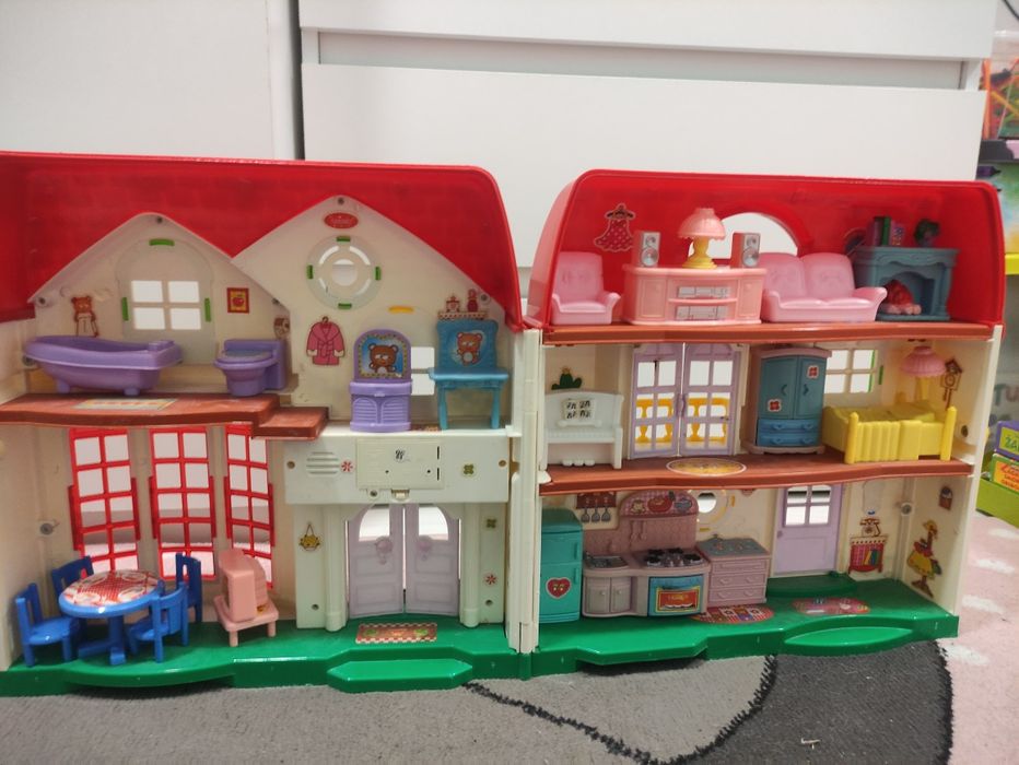 Duży domek dla lalek z akcesoriami